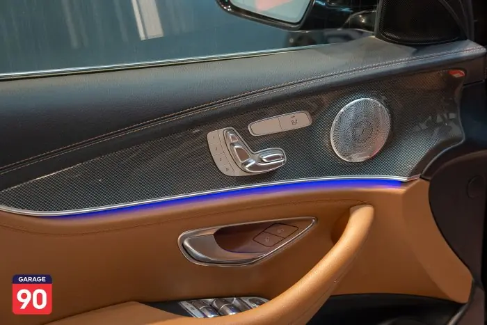Mercedes-Benz E300 2017 - صورة 14