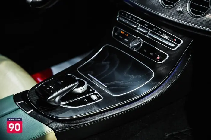 Mercedes-Benz E200 2019 - صورة 15
