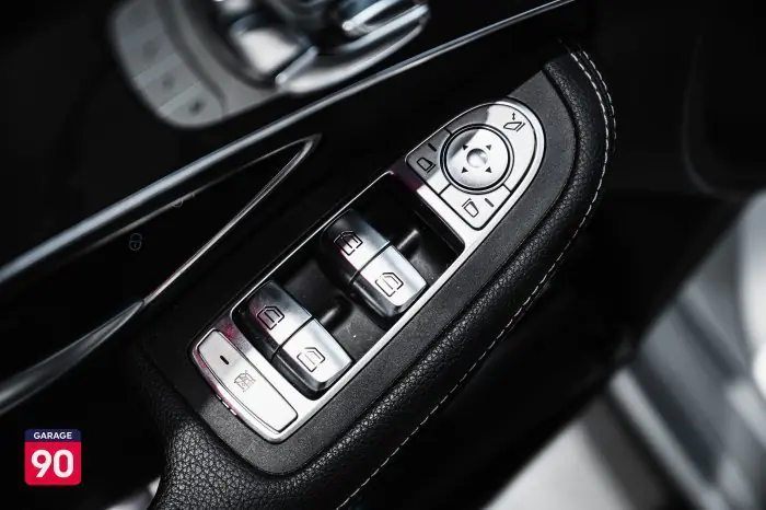 Mercedes-Benz C200 2019 - صورة 17