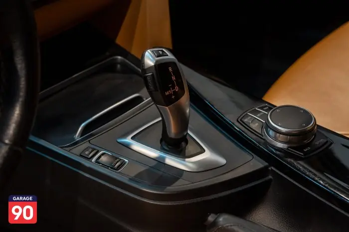 bmw 318i 2019 - صورة 12