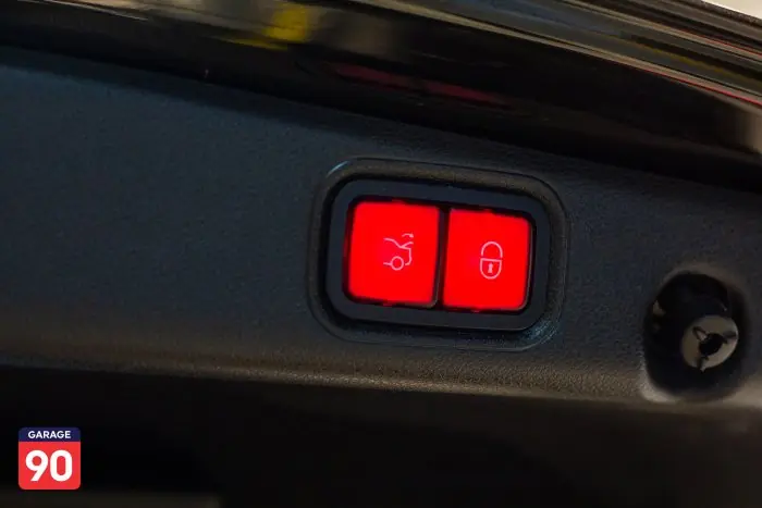 Mercedes-Benz E200 2021 - صورة 19