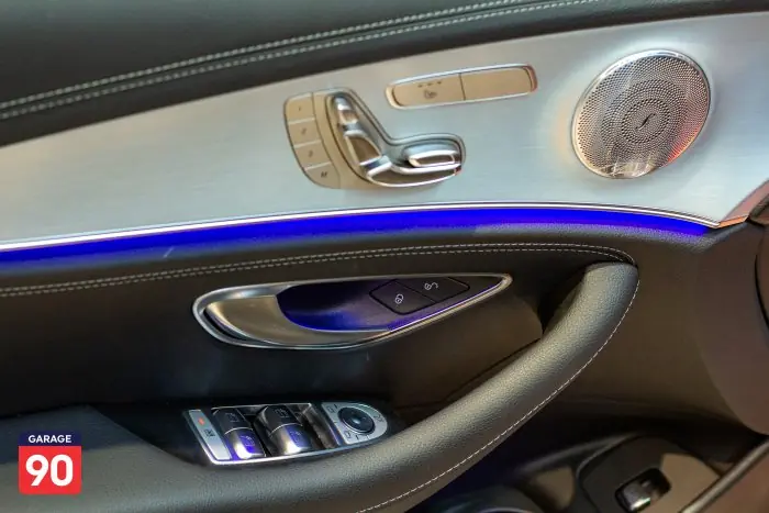 Mercedes-Benz E200 2021 - صورة 18