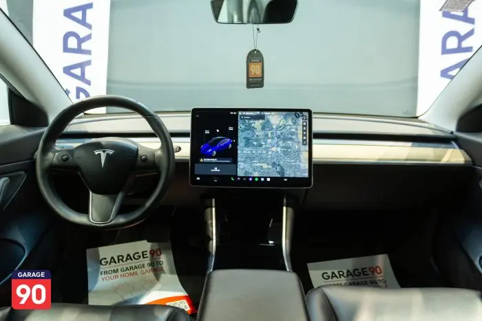 Tesla Model 3 2020 - صورة 12