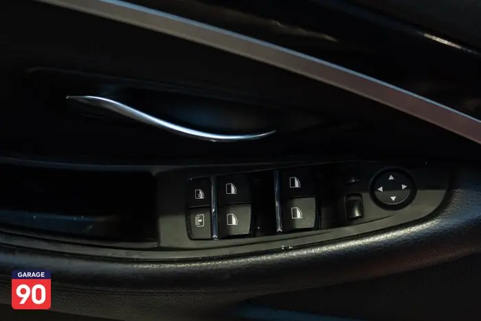 bmw 520i 2015 - صورة 18
