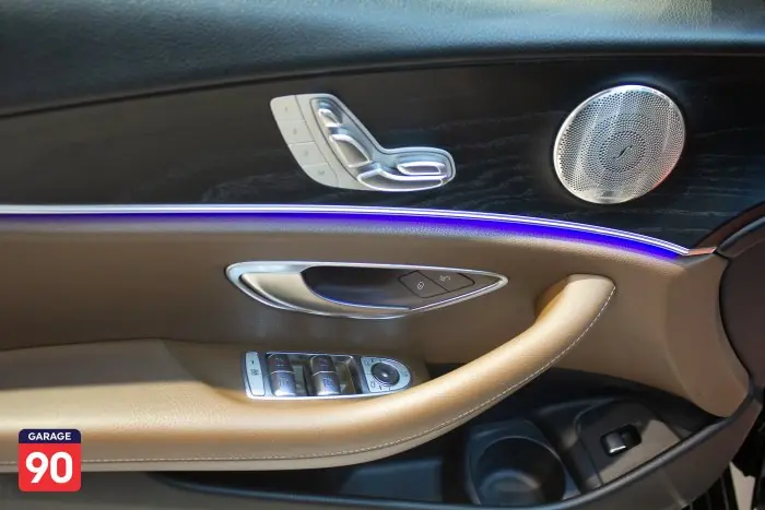 Mercedes-Benz E200 2022 - صورة 19
