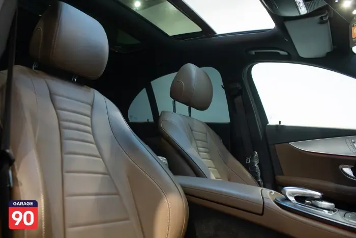 Mercedes-Benz E200 2020 - صورة 15