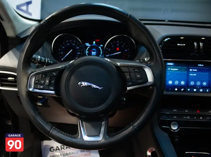 Jaguar F-PACE 2019 - صورة 12