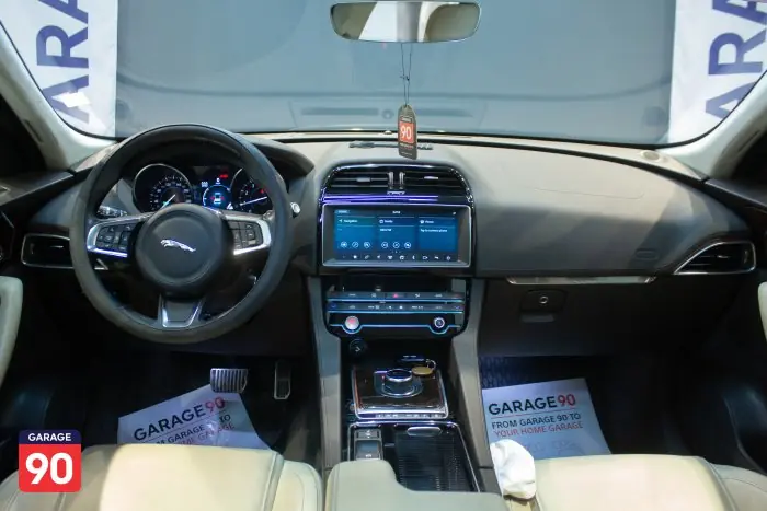Jaguar E-PACE 2019 - صورة 11