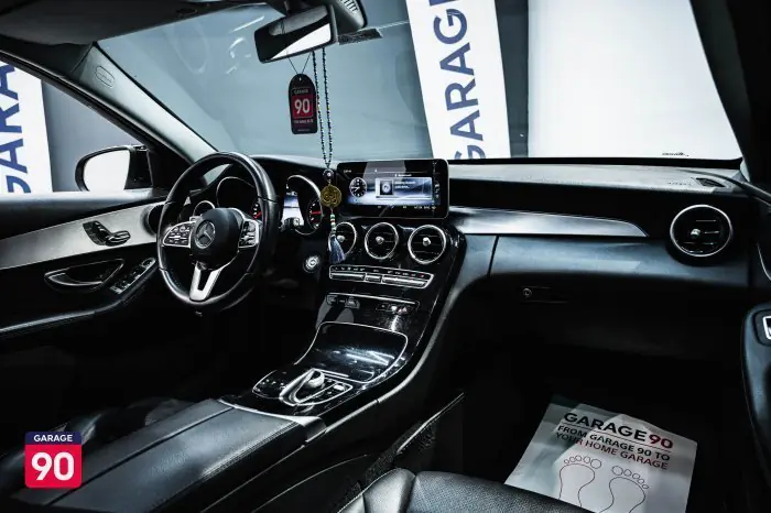 Mercedes-Benz C180 2020 - صورة 12