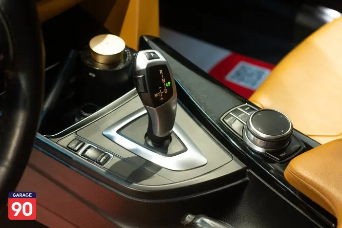 bmw 318i 2018 - صورة 15